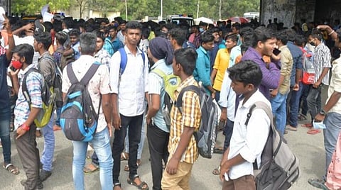 எஸ்சி, எஸ்டி மாணவர்களுக்கான கல்வி உதவித்தொகை திட்டத்தை செயல்படுத்த தனி குழு - உயர் நீதிமன்றம் உத்தரவு