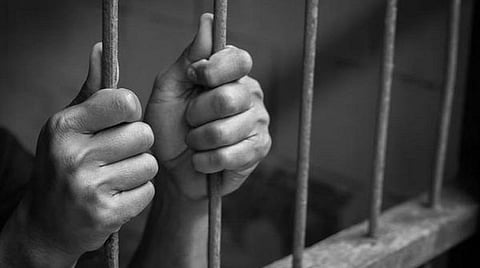 மீஞ்சூர் அருகே ஊராட்சி துணை தலைவரை தாக்கிய 5 பேர் கைது