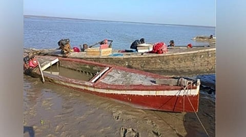 பறிமுதல் செய்யப்பட்ட பாகிஸ்தான் படகுகள்