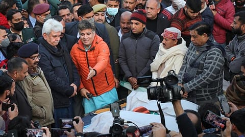 காஷ்மீரில் தீவிரவாதிகள் தாக்கிய இடத்தில் குண்டுவெடித்து குழந்தை உயிரிழப்பு