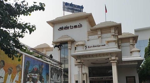 பொதுக்கூட்டத்தில் பெண் காவலரிடம் அத்துமீறல்: திமுக இளைஞர் அணியினரை கைது செய்ய வலியுறுத்தல்