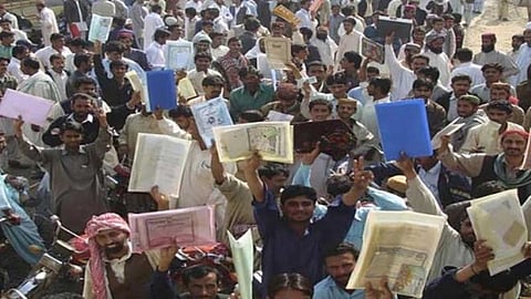 பாகிஸ்தானில் வேலையில்லா திண்டாட்டம் - 1,167 போலீஸ் பணிக்கு குவிந்த 32,000 இளைஞர்கள்