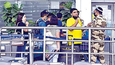 விமானநிலைய மொழிச் சிக்கல்: விவாதமும் வினாக்களும்