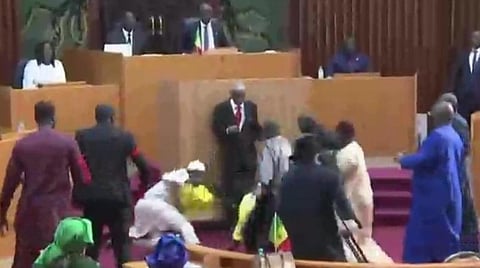 ஏமியை தாக்கிய எம்பிக்கள்