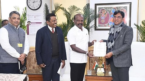 மதுரையில் ரூ.1,900 கோடி மதிப்பீட்டில் எய்ம்ஸ் மருத்துவமனை விரைவில் அமையும்: மத்திய அமைச்சர் உறுதி என மா.சுப்பிரமணியன் தகவல்