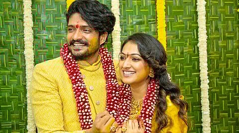 பிரபல கன்னட நடிகை ஹரிப்பிரியா மைசூரு ஆசிரமத்தில் திருமணம்