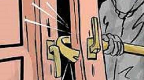 கிருஷ்ணகிரியில் ஒரேநாளில் 3 கடைகளில் ரூ.1 லட்சம் திருட்டு