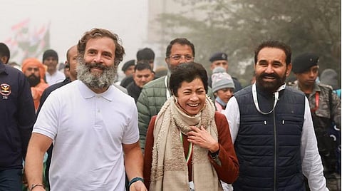 குருக்ஷேத்திரத்தில்  ஜனவரி 8 ஞாயிற்றுக்கிமை நடைபெற்ற இந்திய ஒற்று யாத்திரையில் முன்னாள் காங்கிரஸ் தலைவர் ராகுல் காந்தி ஹரியாணாவைச் சேர்ந்த கட்சித் தலைவர்கள் சக்திசிங் கோஹில் மற்றும் செல்ஜா குமாரி.