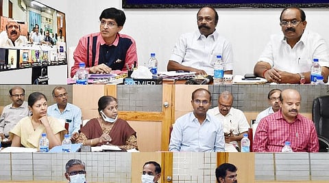 பொங்கல் பரிசு தொகுப்பு  3 அமைச்சர்கள் ஆலோசனை