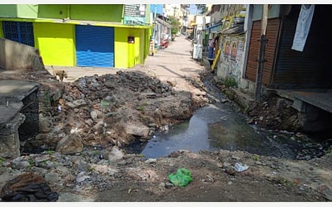 கழிவு நீர் ஓடியதை சரி செய்யாததால் ‘பாதாள சாக்கடை தெரு’ என பெயர் மாற்றிய மதுரை மக்கள்