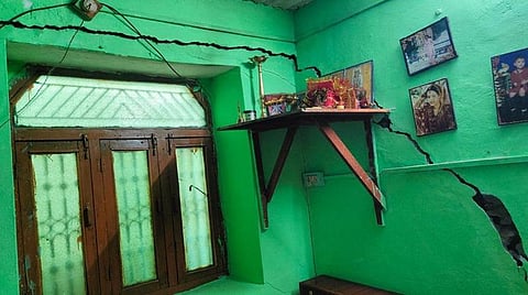 ஜோஷிமத் நகரில் பாதிக்கப்பட்டுள்ள குடியிருப்பு