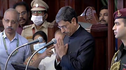 அனைவருக்கும் தமிழில் வணக்கம் தெரிவித்த ஆளுநர்