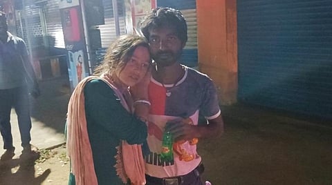 குழந்தை இறந்த சோகத்தில்  பஞ்சாரம் அவருடைய மனைவி  மனிஷாதேவி. 