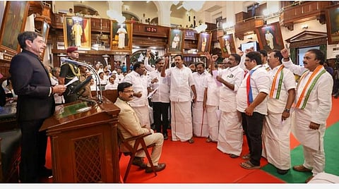 சட்டப்பேரவை நிகழ்வு தொடர்பாக சட்ட நிபுணர்களுடன் ஆளுநர் ஆலோசனை