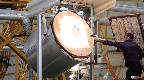 மறுசுழற்சியை விளக்கும் புகைப்படம்