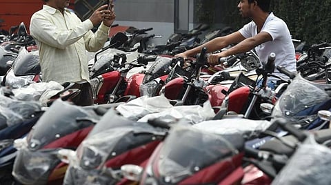 தடை செய்யப்பட்ட பிஎஸ் 4 வாகனங்கள் - போலி ஆவணங்கள் மூலம் 400 வாகனங்கள் பதிவு