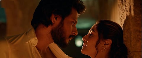 தெறிக்கும் ஆக்‌ஷனில் மறைந்திருக்கும் காதல் - ‘மைக்கேல்’ ட்ரெய்லர் எப்படி?