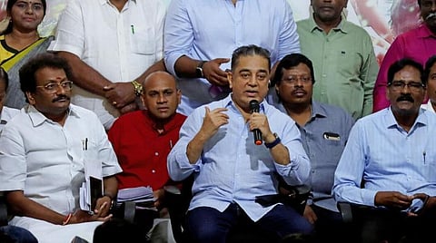 சென்னை ஆழ்வார்பேட்டையில் நேற்று செய்தியாளர்களை சந்தித்து பேசிய மநீம தலைவர் கமல்ஹாசன். படம்: பு.க.பிரவீன்