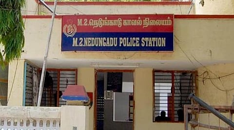 காரைக்காலில் தூங்கி கொண்டிருந்த குடும்பத்தினர் 6 பேரை தாக்கி கழுத்தை அறுத்துக்கொண்ட பெண்: பெண் குழந்தை, மூதாட்டி உயிரிழப்பு