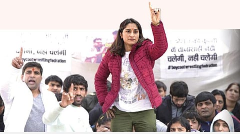 களத்துக்கு வெளியிலும் தொடரும் யுத்தம்