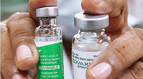 கோவிஷீல்டு செலுத்தியவர்களுக்கு 2-வது டோஸ் கோவாக்சின் செலுத்த அனுமதி இல்லை - நீதிமன்றத்தில் மத்திய அரசு தகவல்