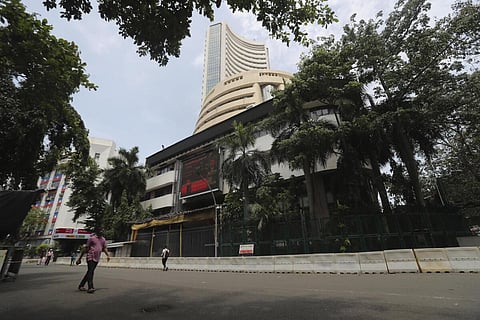 பங்குச்சந்தையில் கடும் வீழ்ச்சி: சென்செக்ஸ் 874 புள்ளிகள் சரிவு