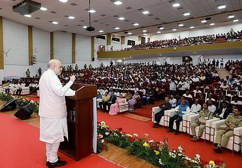 புதிதாக சிந்தியுங்கள், முன்னேறுங்கள் - கர்நாடக மாணவர்களுக்கு அமித் ஷா அறிவுரை