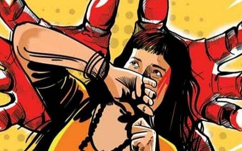 திருச்சுழி அருகே அரசு பேருந்தில் மாணவிகளிடம் துன்புறுத்தல்: ஓட்டுநர், நடத்துநர் மீது புகார்