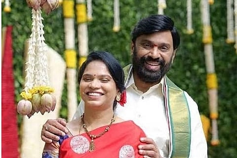 கர்நாடகா | கங்காவதியில் ஜனார்த்தன ரெட்டி, பெல்லாரியில் அவரது மனைவி போட்டி: பாஜகவுக்கு பின்னடைவு ஏற்பட வாய்ப்பு