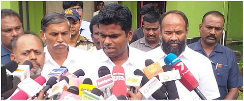 திருச்சி விமான நிலையத்தில் செய்தியாளர்களைச் சந்தித்த பாஜக தலைவர் அண்ணாமலை