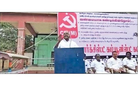 சங்கராபுரத்தில் நடந்த ஆர்ப்பாட்டத்தில் உரையாற்றும் மார்க்சிஸ்ட் கம்யூனிஸ்ட் கட்சியின் மாநில செயலாளர் கே.பாலகிருஷ்ணன்.