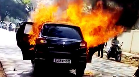 கேரளாவில் கார் தீப்பிடித்ததில் நிறைமாத கர்ப்பிணி, கணவர் உயிரிழப்பு