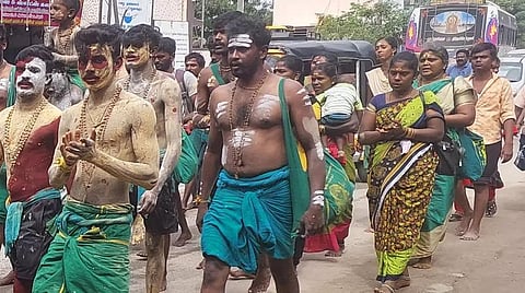 நாளை தைப்பூசத் திருவிழா - திருச்செந்தூரில் குவியும் பாதயாத்திரை பக்தர்கள்