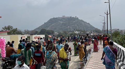 தைப்பூசத் திருவிழாவை முன்னிட்டு பழநியில் குவிந்த பக்தர்கள்