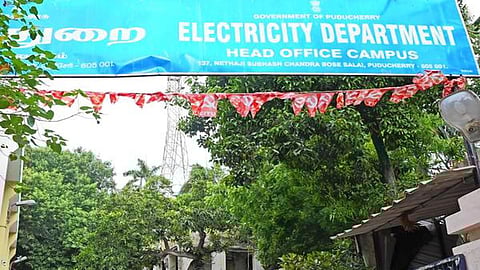 தமிழகத்தை தொடர்ந்து புதுச்சேரியிலும் மின் இணைப்புடன் ஆதார் எண் இணைப்பு கட்டாயம்