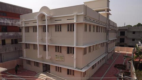 பணிபுரியும் பெண்களின் குழந்தைகளுக்காக தமிழ்நாட்டில் 54 விடுதிகள் - மத்திய அரசு தகவல்