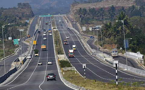 சென்னை - பெங்களூரு விரைவு சாலை பணிகள் தமிழக அரசு ஒத்துழைப்பு இல்லாததால் தாமதம்: அமைச்சர் நிதின் கட்கரி விளக்கம்