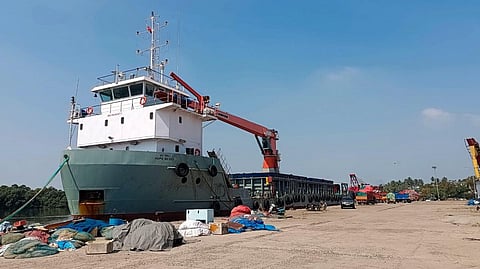 மீண்டும் செயல்பட உள்ள புதுச்சேரி துறைமுகம் - சிறிய ரக கார்கோ கப்பல் மூலம் வெள்ளோட்டம்