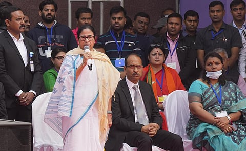 உறவினர்களை கட்சிக்குள் இழுக்க பாஜக சதி - முதல்வர் மம்தா பகிரங்க குற்றச்சாட்டு