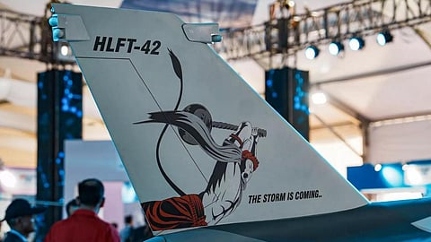 விமானத்தின் வால் பகுதியில் ஒட்டப்பட்டிருந்த அனுமன் படம்