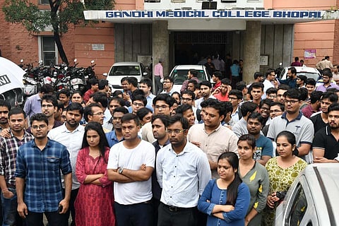 ம.பி.யில் 16 ஆயிரம் அரசு மருத்துவர்கள் 2 மணி நேர வேலைநிறுத்தம்