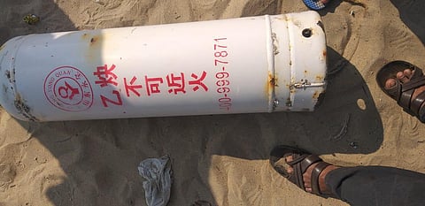 நாகையில் கரை ஒதுங்கிய சீன நாட்டு சிலிண்டர் செயலிழக்க வைப்பு