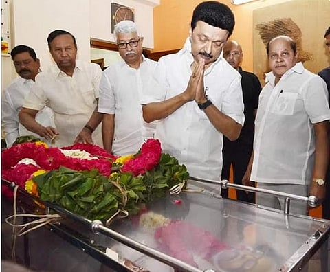 க.அன்பழகன் சகோதரர் மணிவண்ணன் காலமானார்: முதல்வர் ஸ்டாலின் நேரில் அஞ்சலி