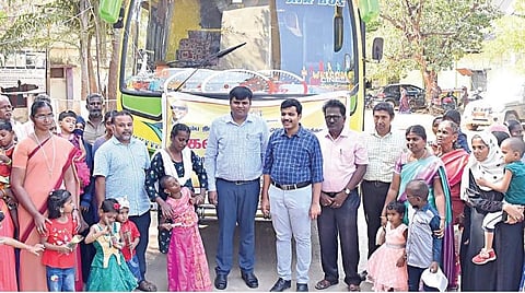 திருநெல்வேலி | மாற்றுத்திறன் குழந்தைகளுக்கு தன்னம்பிக்கை ஊட்ட சுற்றுலா: ஆட்சியர் தொடங்கி வைத்தார்