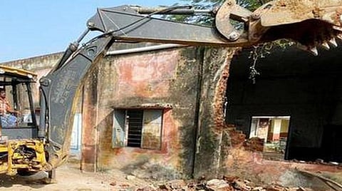 காட்டூர் | முதல்வர் ஸ்டாலின் வருகைக்காக இடிக்கப்பட்ட பள்ளிக் கட்டிடத்தை கட்டித் தரக் கோரிக்கை