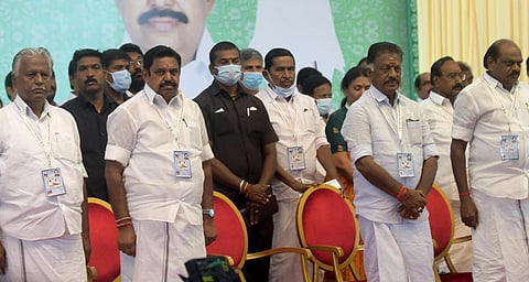 அதிமுக பொதுக்குழு வழக்கில் உச்ச நீதிமன்றம் வியாழக்கிழமை தீர்ப்பு