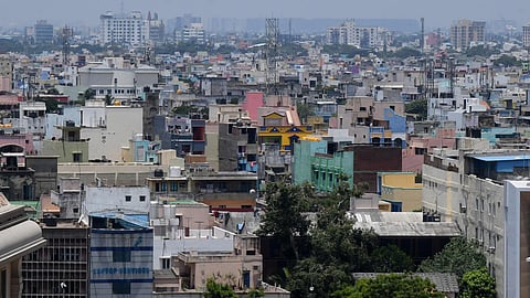 சென்னையில் நில அதிர்வு உணரப்பட்டதாக பீதி - கட்டிடத்தை விட்டு வெளியேறிய ஊழியர்கள்