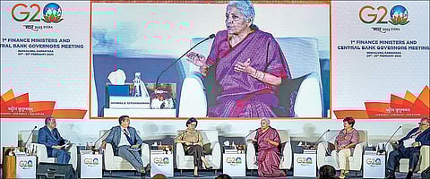 கர்நாடக மாநிலம் பெங்களூருவில் நேற்று  ஜி20 நாடுகளின் நிதித் துறை  மற்றும் மத்திய வங்கிகளின்  பிரதிநிதிகள் கூட்டம் நடைபெற்றது.  இந்நிகழ்வில் மத்திய நிதி அமைச்சர் நிர்மலா சீதாராமன் கலந்துகொண்டு பேசினார்.