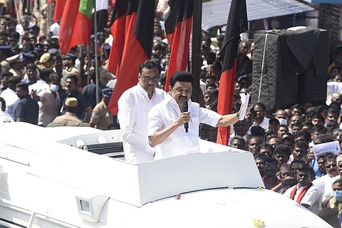 ஈரோடு சம்பத் நகரில் முதல்வர் மு.க.ஸ்டாலின் இன்று காலை பிரச்சாரம் மேற்கொண்டார் | படங்கள். எஸ்.குருபிரசாத்.