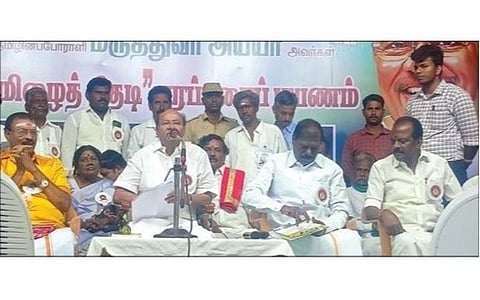 கும்பகோணத்தில் நேற்று நடைபெற்ற ‘தமிழைத் தேடி’ பரப்புரை பயண பொதுக்கூட்டத்தில் பேசிய பாமக நிறுவனர் ராமதாஸ்.